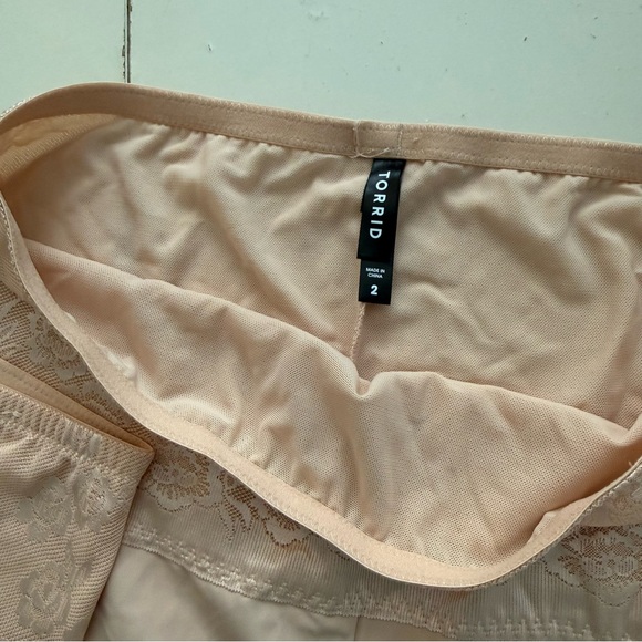 New Set of 2 Torrid Curve High Waist Smoothing Lace Shapewear no tags Nude Lace - Picture 2 of 4